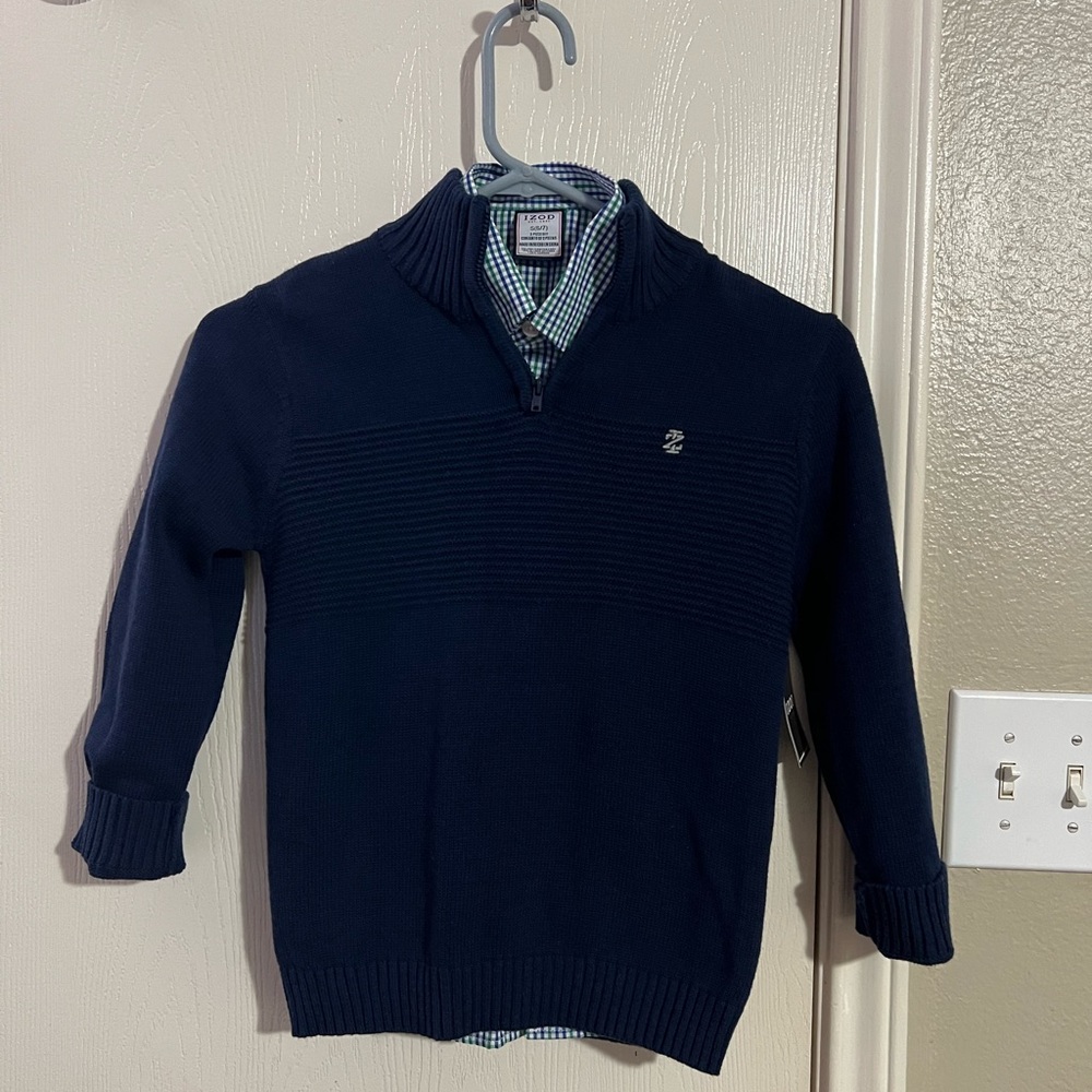 Izod 2piece sweater/long sleeve button up shirt combo. Boys sz Small 6/7. NWT.